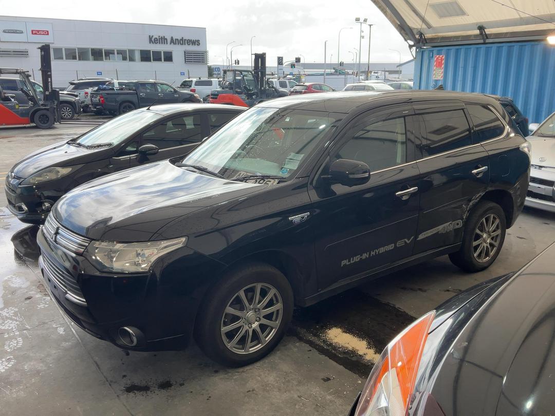 Photo '5' of Mitsubishi Outlander Phev Photo '5' of Mitsubishi Outlander Phev