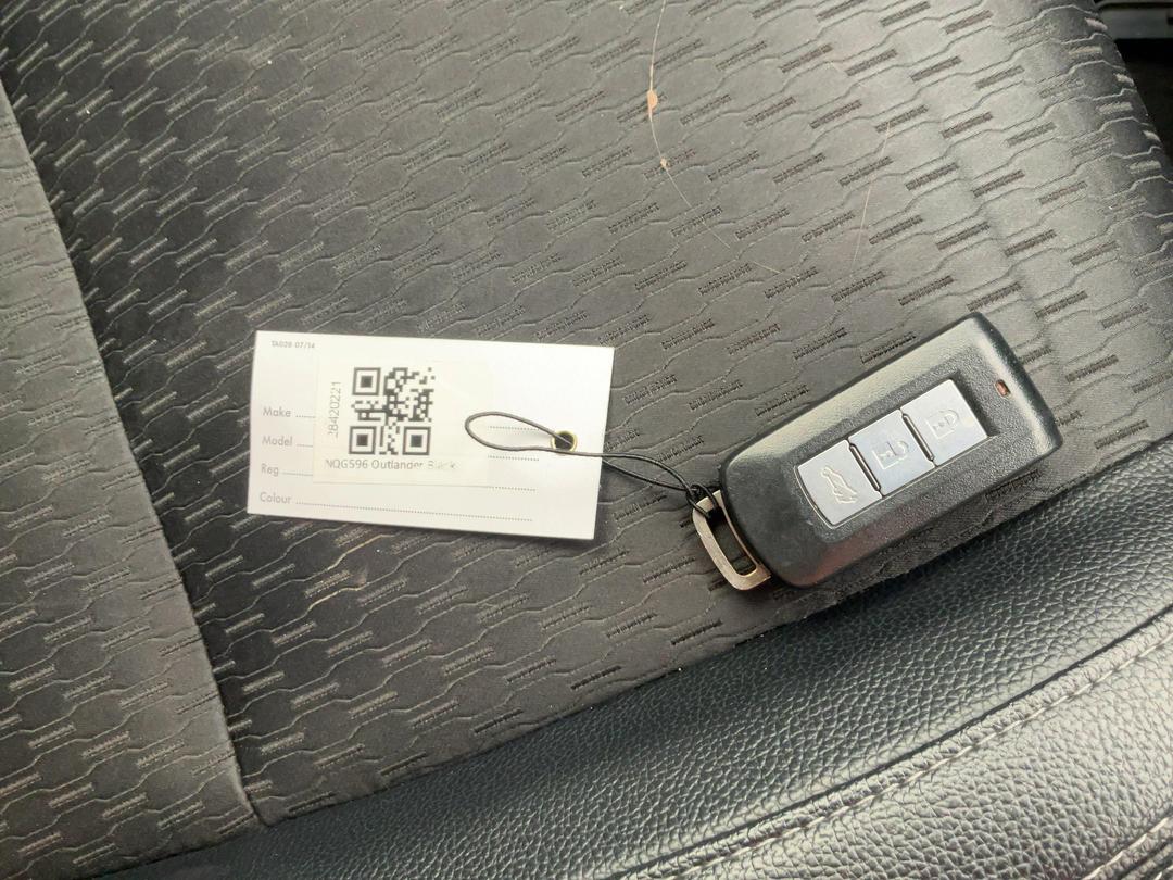 Photo '18' of Mitsubishi Outlander Phev Photo '18' of Mitsubishi Outlander Phev