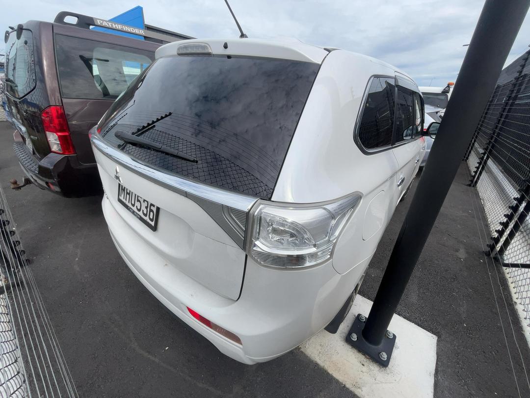 Photo '6' of Mitsubishi Outlander Phev Photo '6' of Mitsubishi Outlander Phev