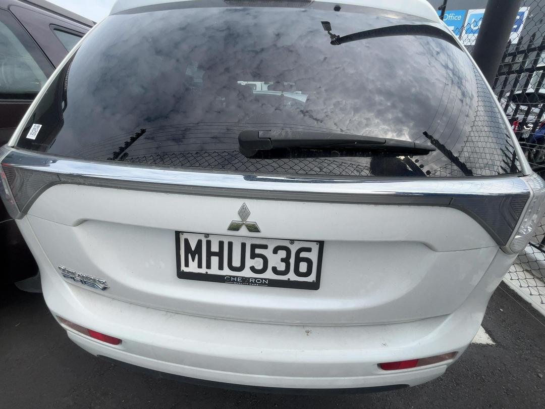 Photo '5' of Mitsubishi Outlander Phev Photo '5' of Mitsubishi Outlander Phev