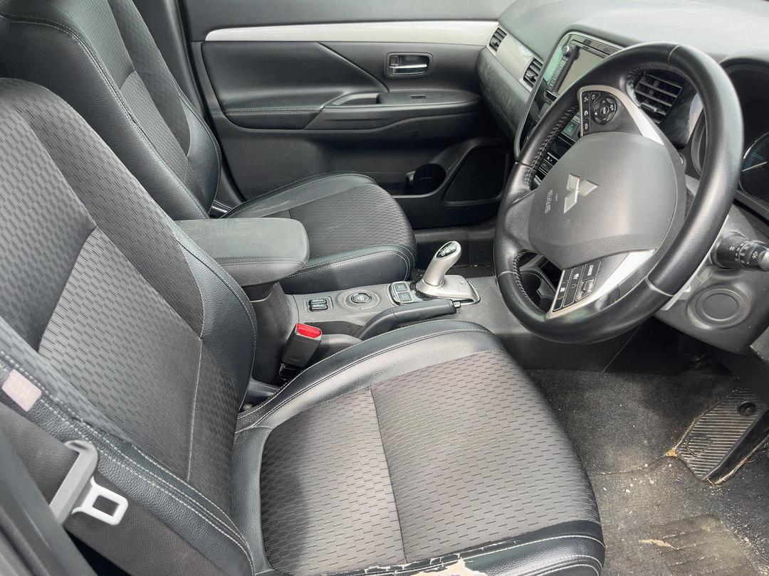 Photo '14' of Mitsubishi Outlander Phev Photo '14' of Mitsubishi Outlander Phev