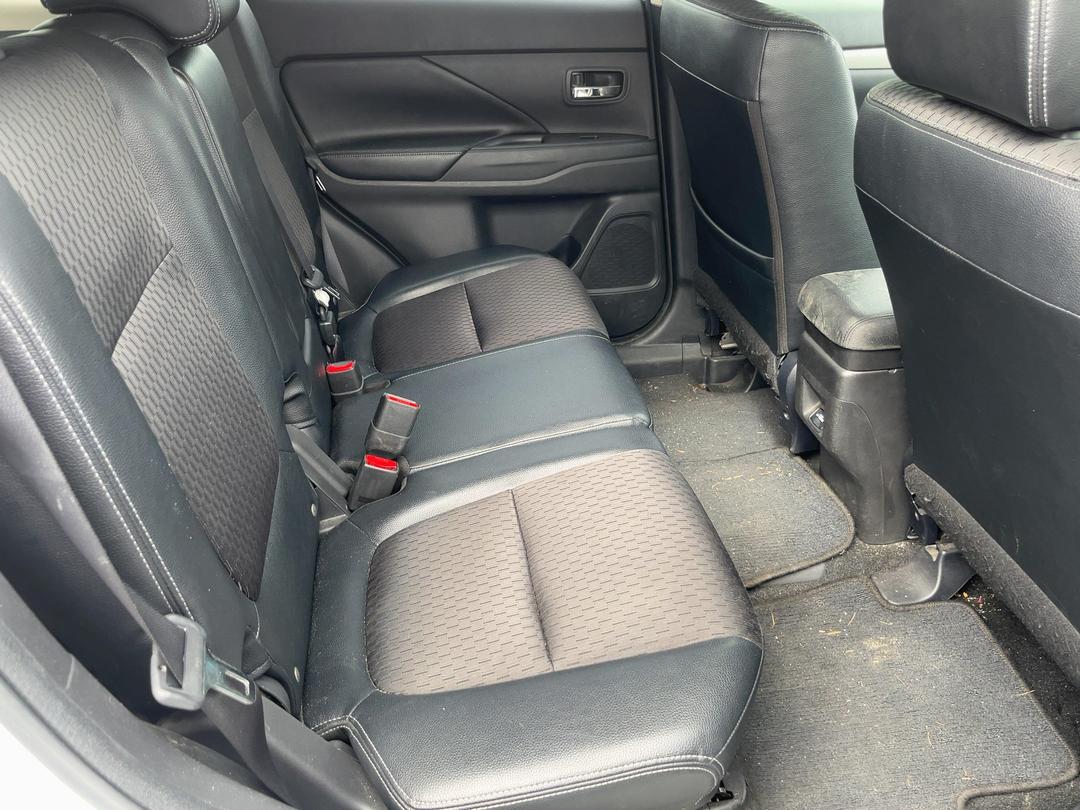 Photo '18' of Mitsubishi Outlander Phev Photo '18' of Mitsubishi Outlander Phev