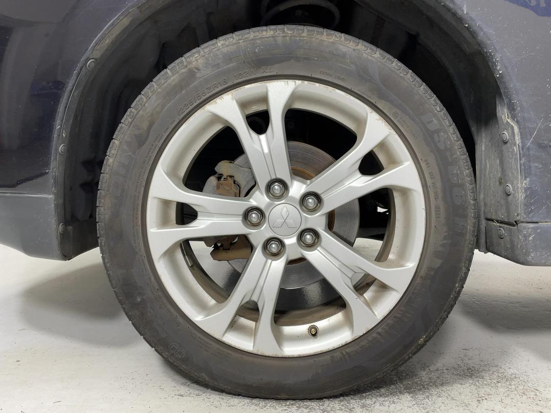 Photo '10' of Mitsubishi Outlander