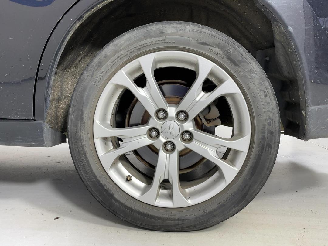 Photo '11' of Mitsubishi Outlander