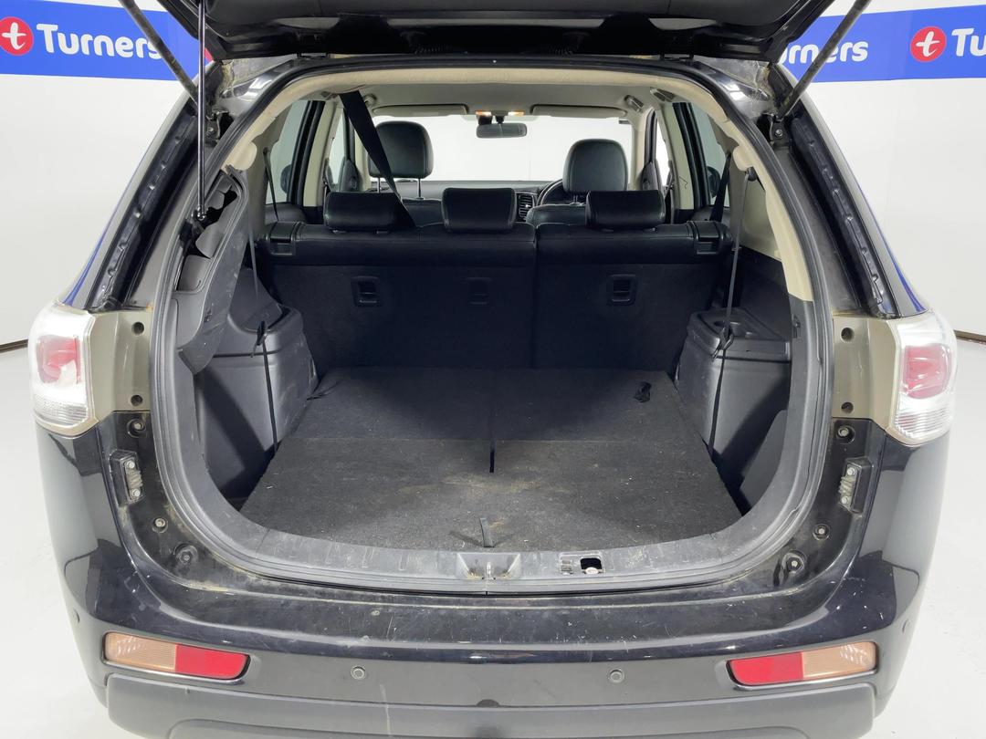 Photo '14' of Mitsubishi Outlander