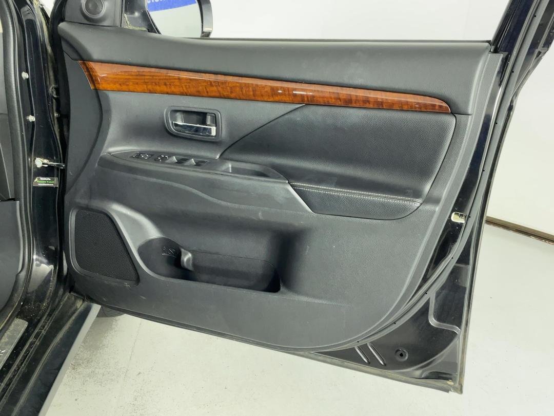 Photo '15' of Mitsubishi Outlander