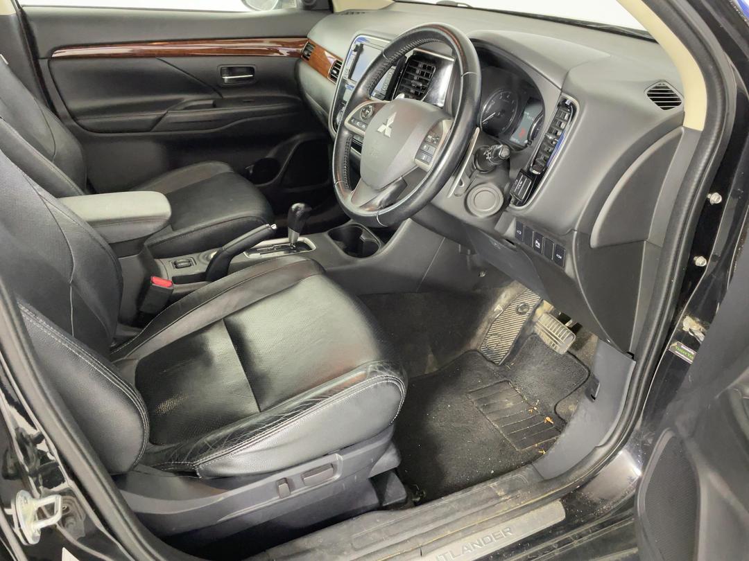 Photo '16' of Mitsubishi Outlander