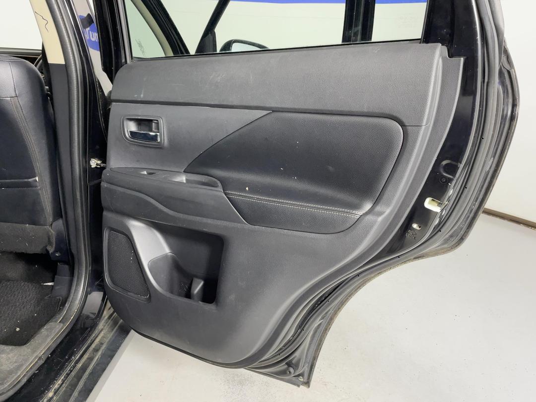 Photo '19' of Mitsubishi Outlander