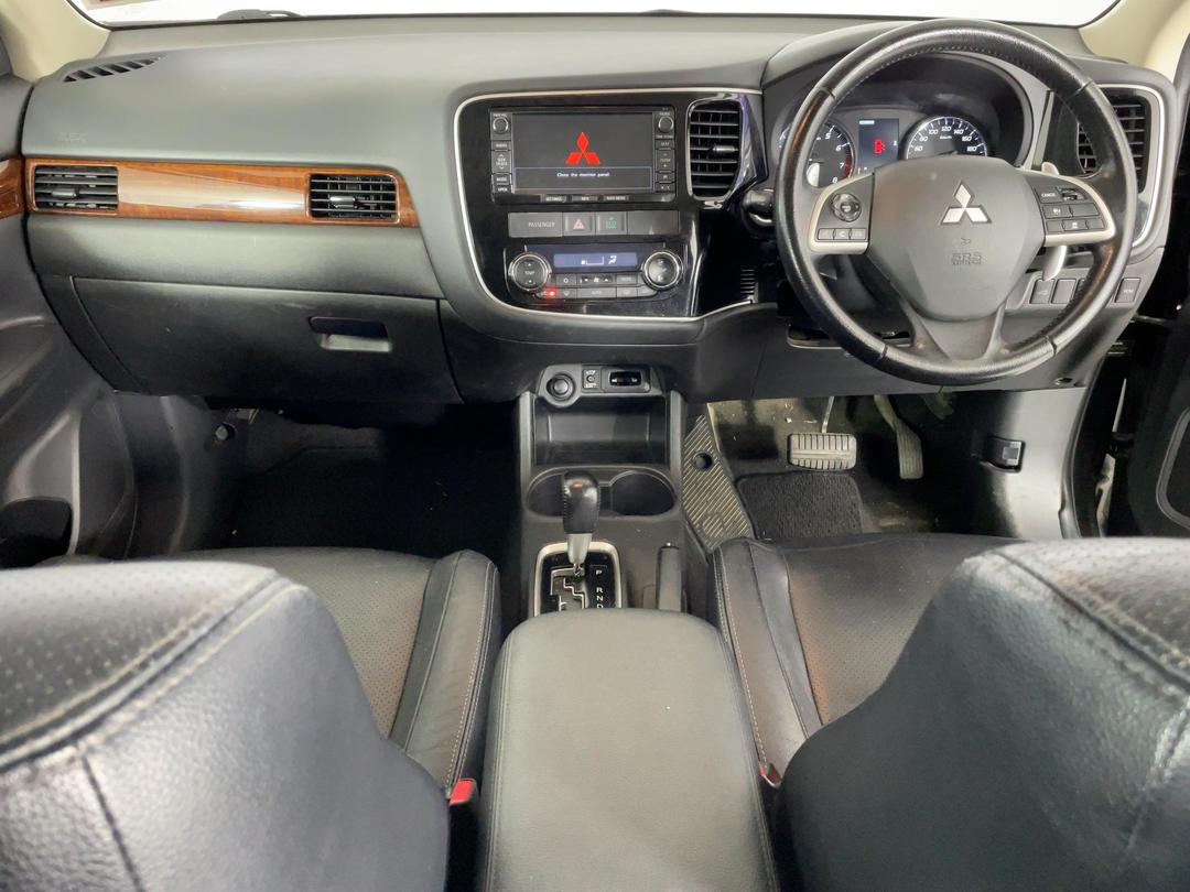 Photo '17' of Mitsubishi Outlander