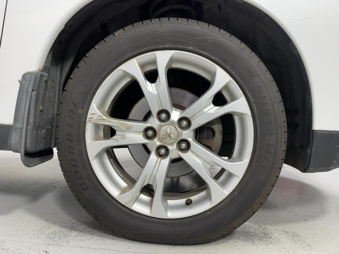 Photo '9' of Mitsubishi Outlander