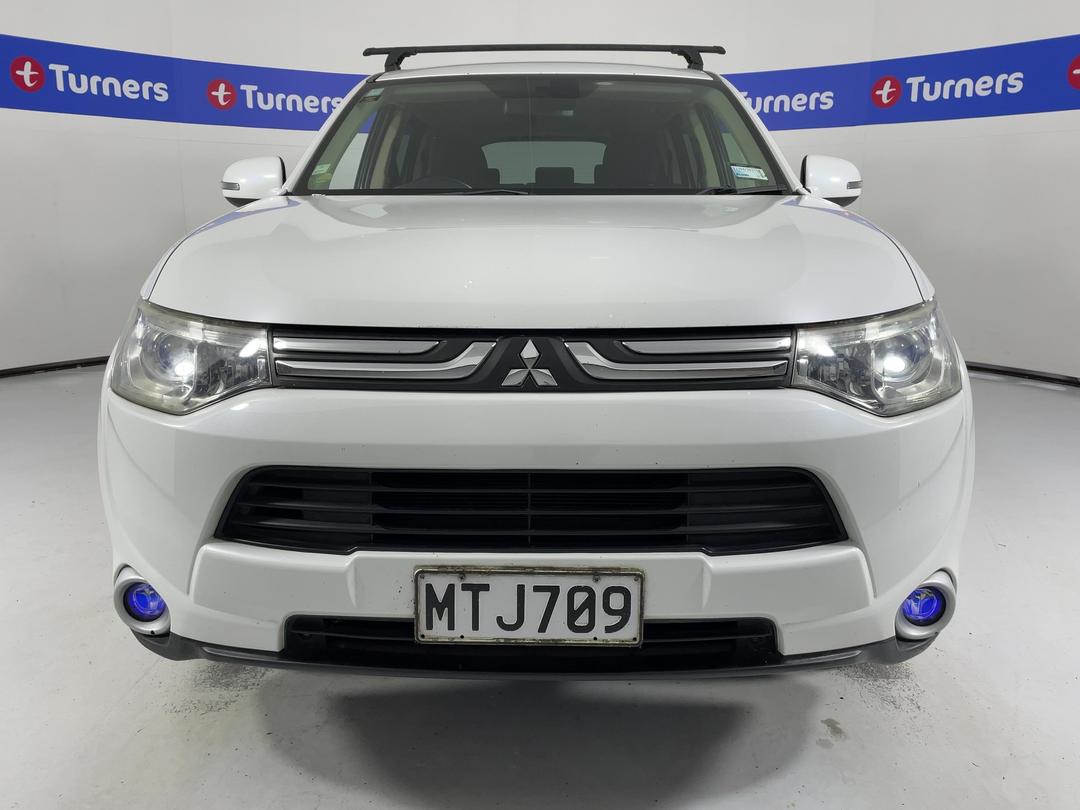 Photo '2' of Mitsubishi Outlander