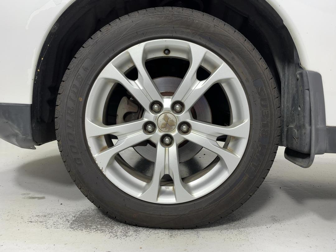 Photo '10' of Mitsubishi Outlander