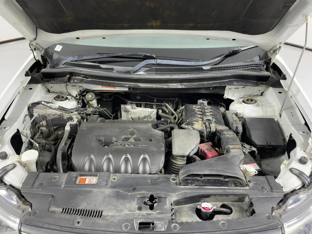 Photo '13' of Mitsubishi Outlander