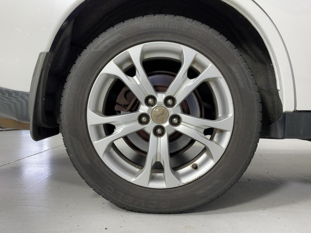 Photo '12' of Mitsubishi Outlander