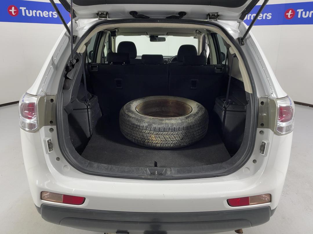Photo '14' of Mitsubishi Outlander