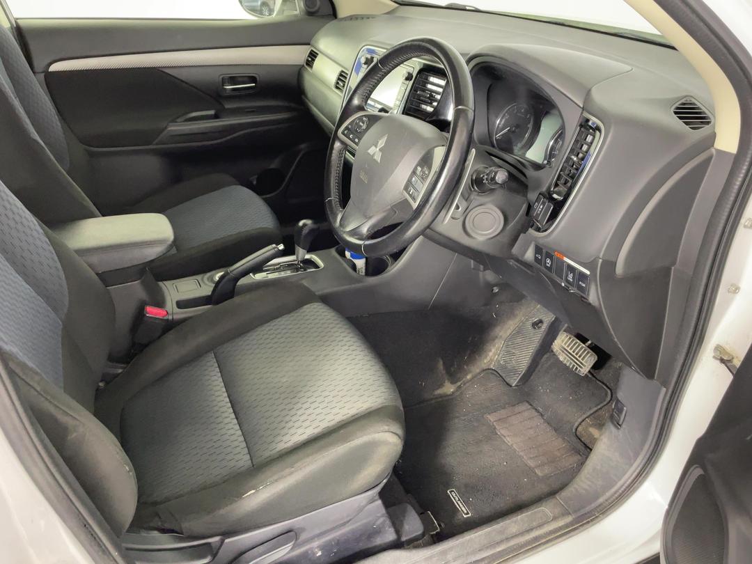 Photo '16' of Mitsubishi Outlander