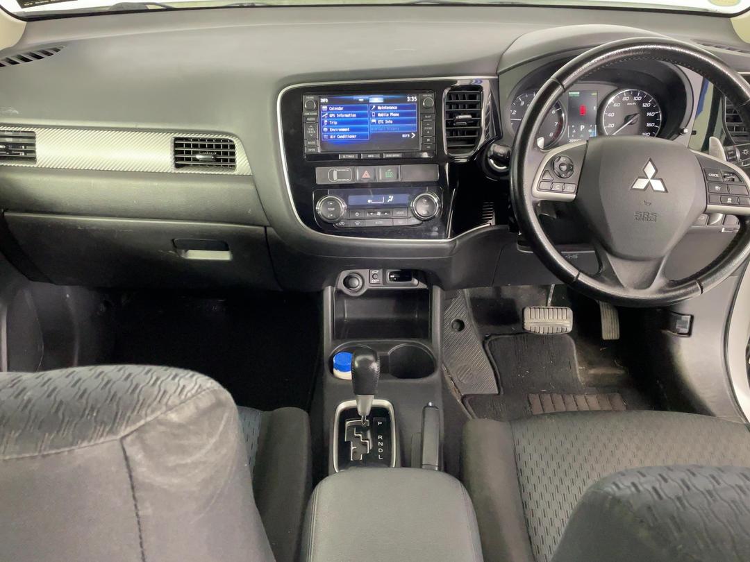Photo '17' of Mitsubishi Outlander