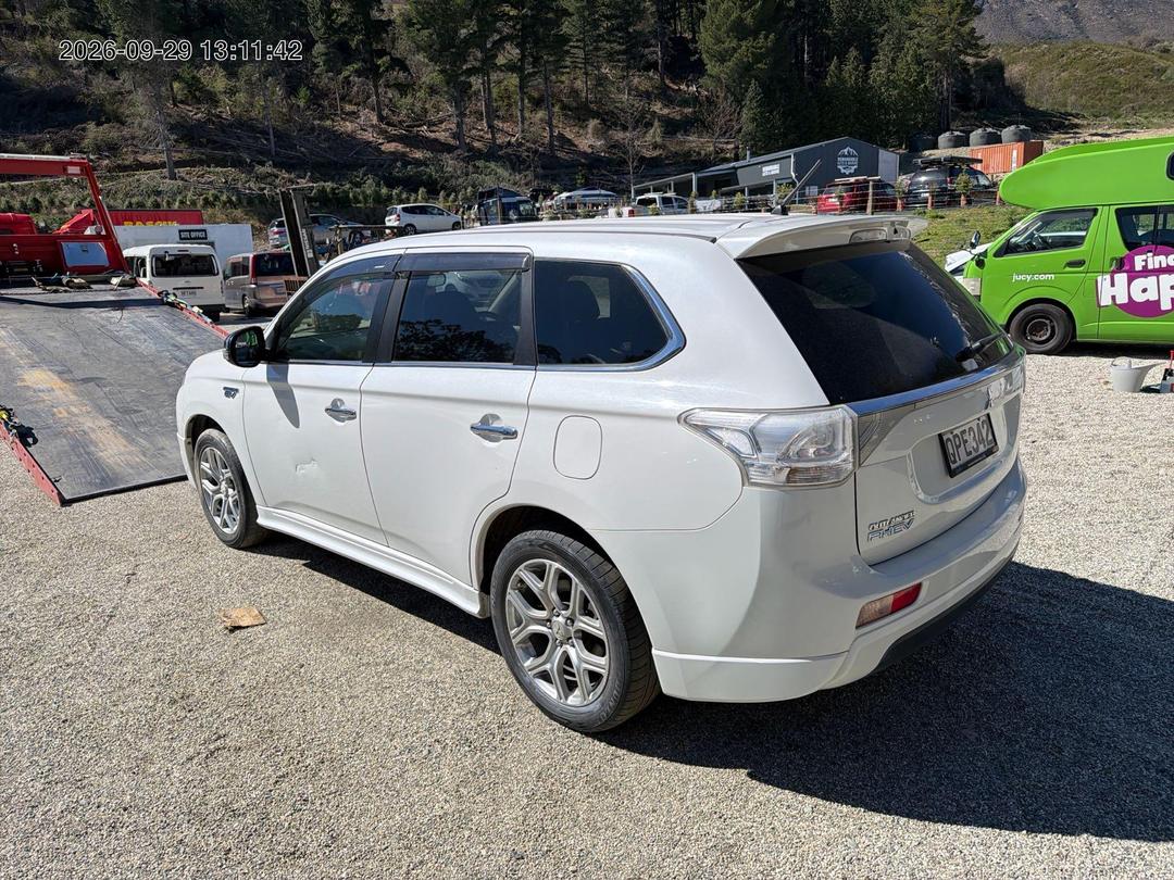 Photo '4' of Mitsubishi Outlander Phev Photo '4' of Mitsubishi Outlander Phev