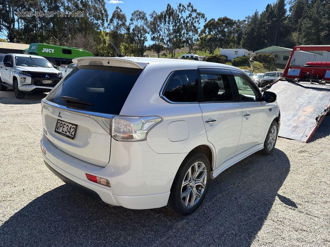 Photo '6' of Mitsubishi Outlander Phev Photo '6' of Mitsubishi Outlander Phev
