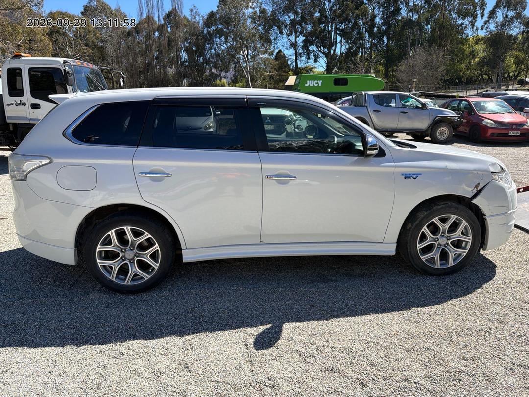 Photo '7' of Mitsubishi Outlander Phev Photo '7' of Mitsubishi Outlander Phev