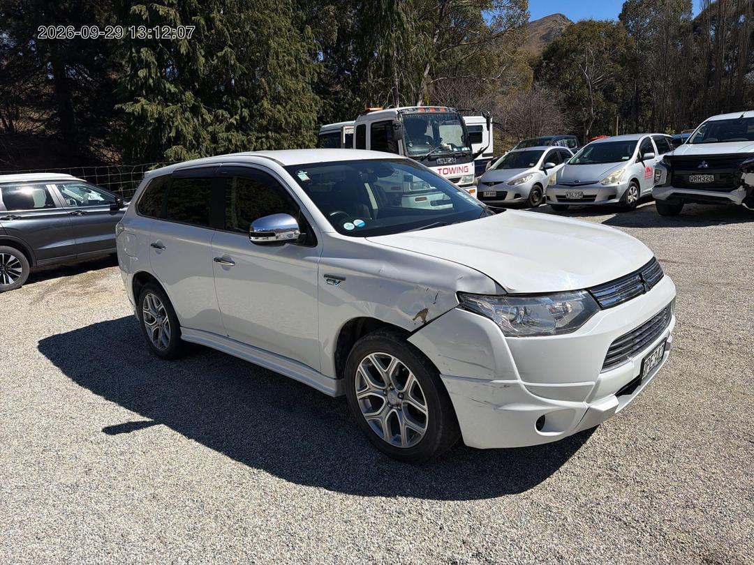 Photo '8' of Mitsubishi Outlander Phev Photo '8' of Mitsubishi Outlander Phev