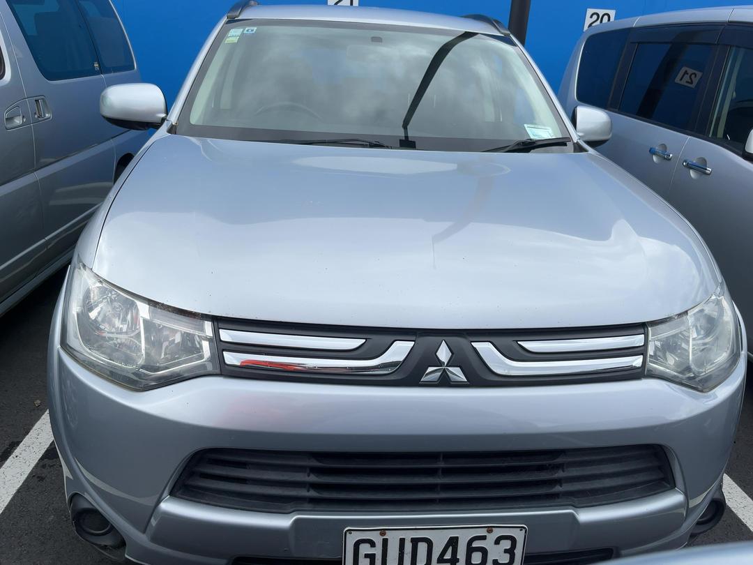 Photo '2' of Mitsubishi Outlander LS Photo '2' of Mitsubishi Outlander LS