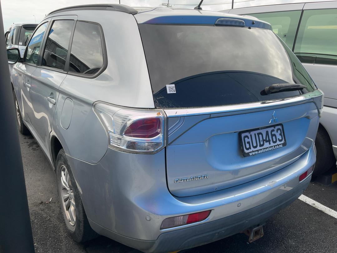 Photo '4' of Mitsubishi Outlander LS Photo '4' of Mitsubishi Outlander LS