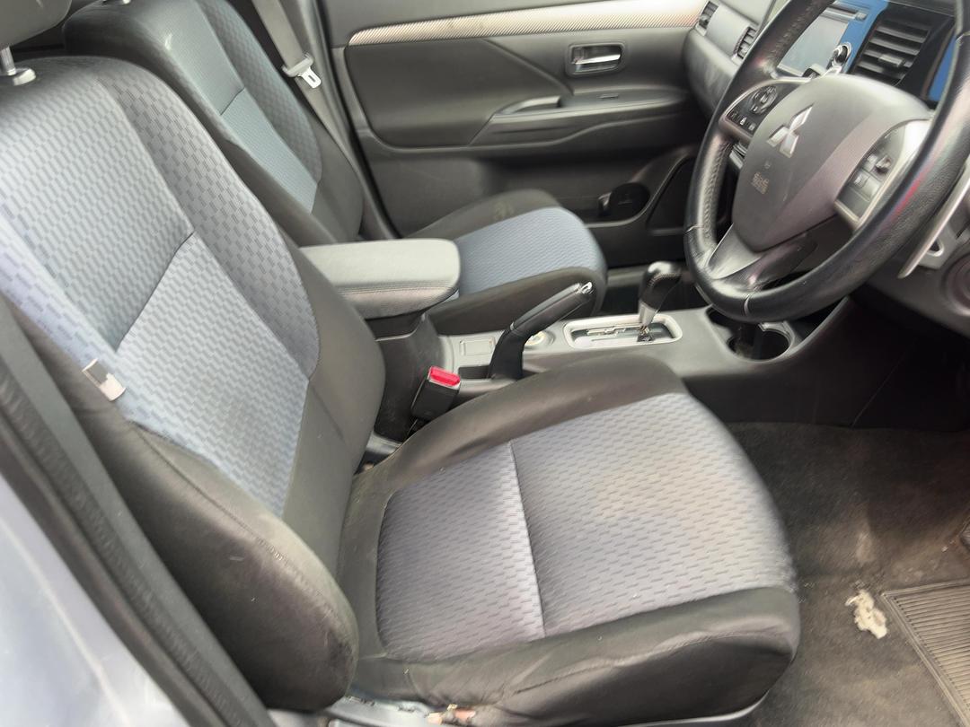 Photo '14' of Mitsubishi Outlander LS Photo '14' of Mitsubishi Outlander LS