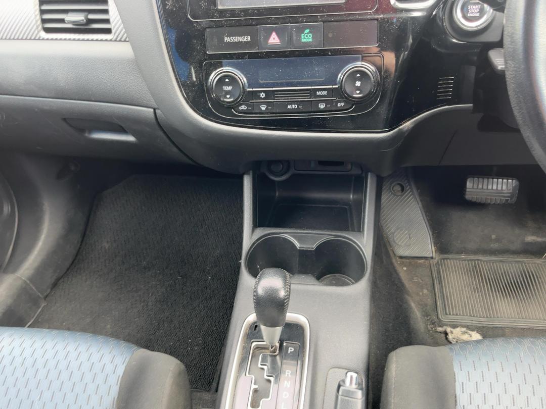 Photo '16' of Mitsubishi Outlander LS Photo '16' of Mitsubishi Outlander LS