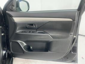 Photo '15' of Mitsubishi Outlander