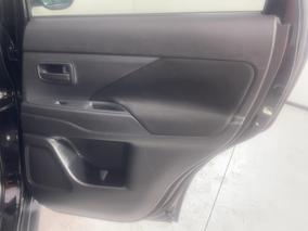 Photo '19' of Mitsubishi Outlander