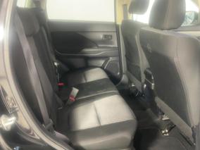 Photo '20' of Mitsubishi Outlander