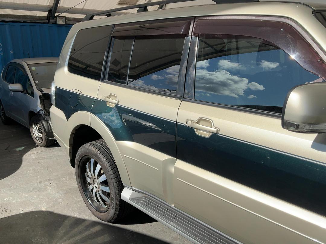 Photo '2' of Mitsubishi Pajero Photo '2' of Mitsubishi Pajero