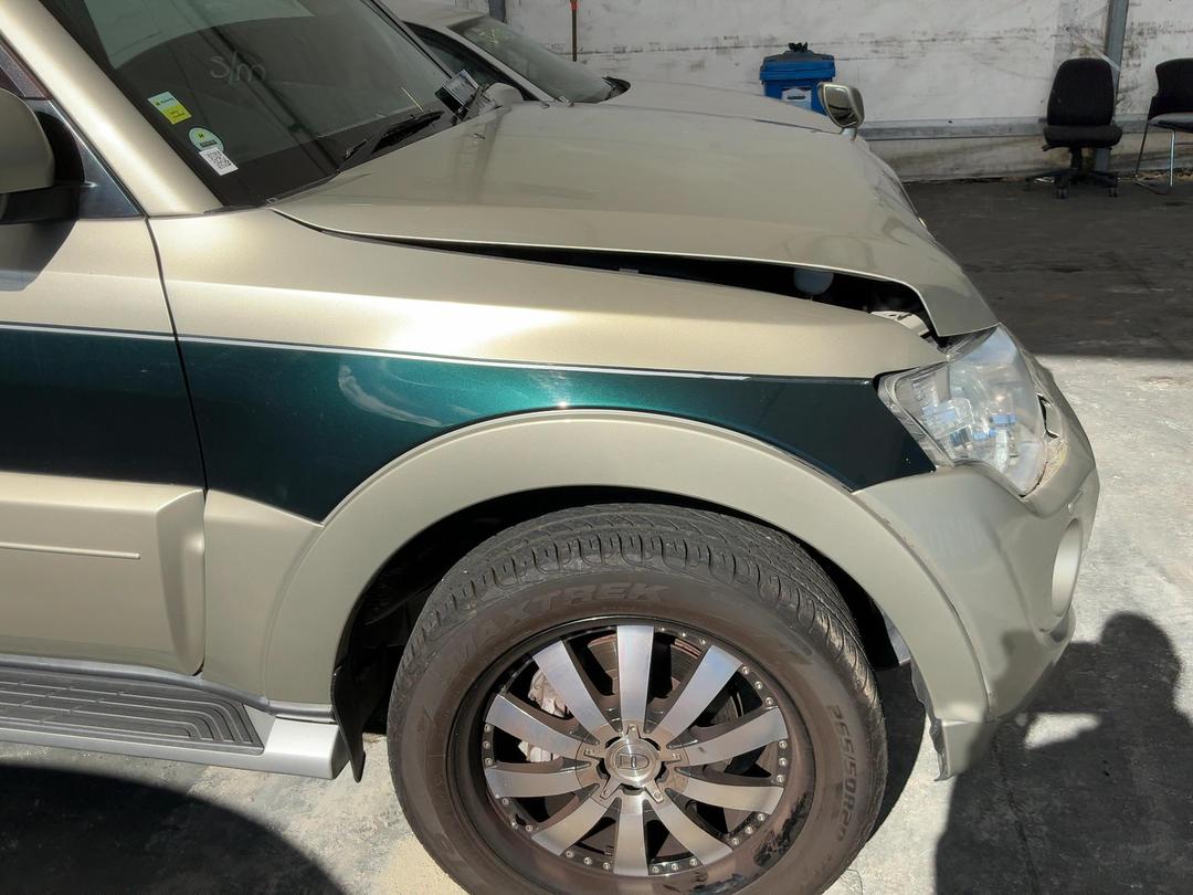 Photo '3' of Mitsubishi Pajero Photo '3' of Mitsubishi Pajero