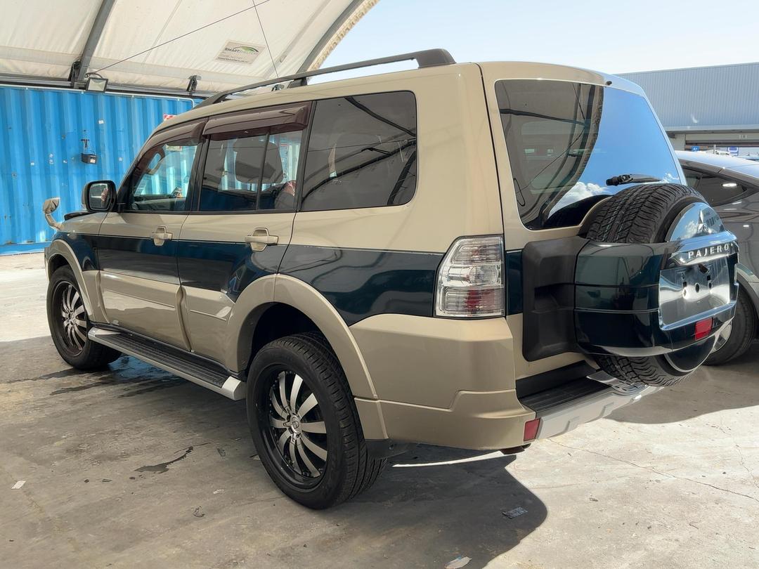 Photo '11' of Mitsubishi Pajero Photo '11' of Mitsubishi Pajero