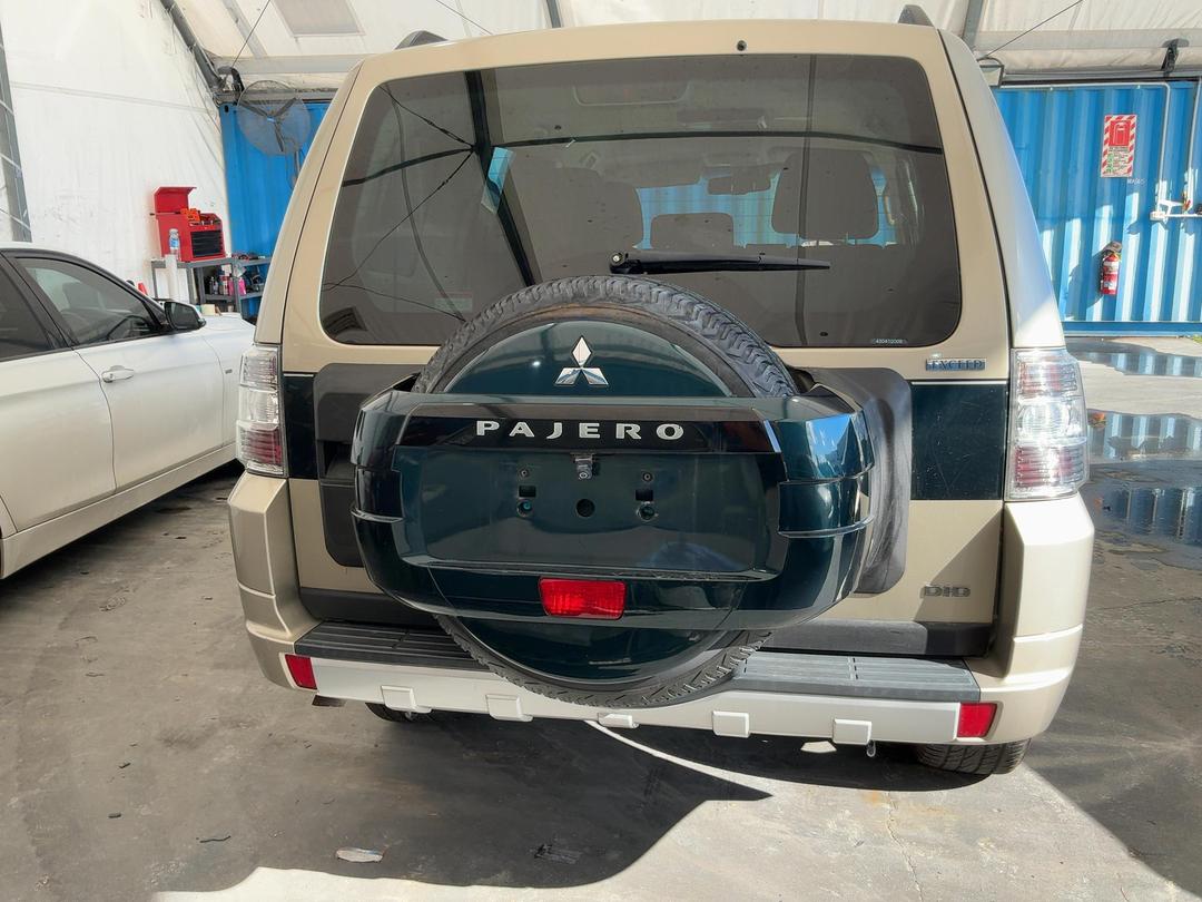 Photo '12' of Mitsubishi Pajero Photo '12' of Mitsubishi Pajero