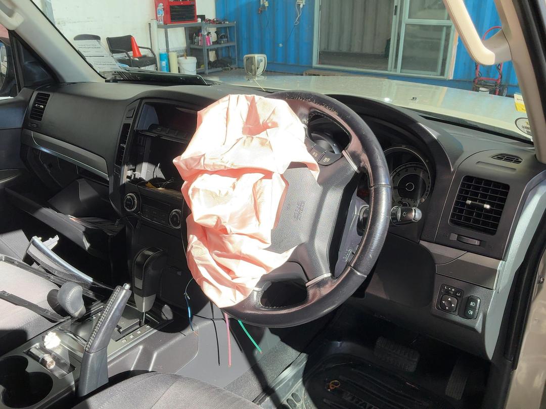 Photo '20' of Mitsubishi Pajero Photo '20' of Mitsubishi Pajero