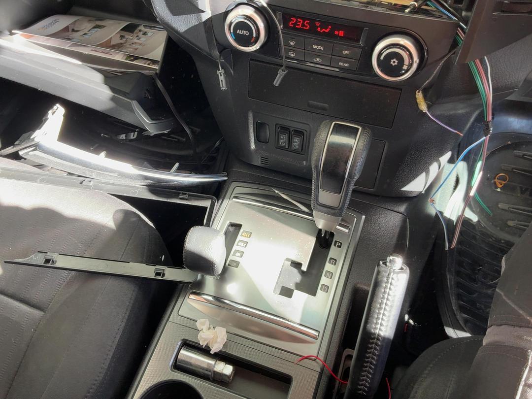 Photo '25' of Mitsubishi Pajero Photo '25' of Mitsubishi Pajero