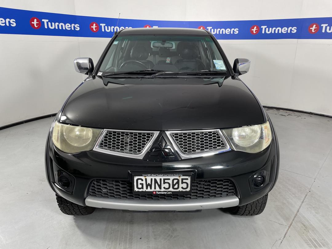 Photo '2' of Mitsubishi Triton