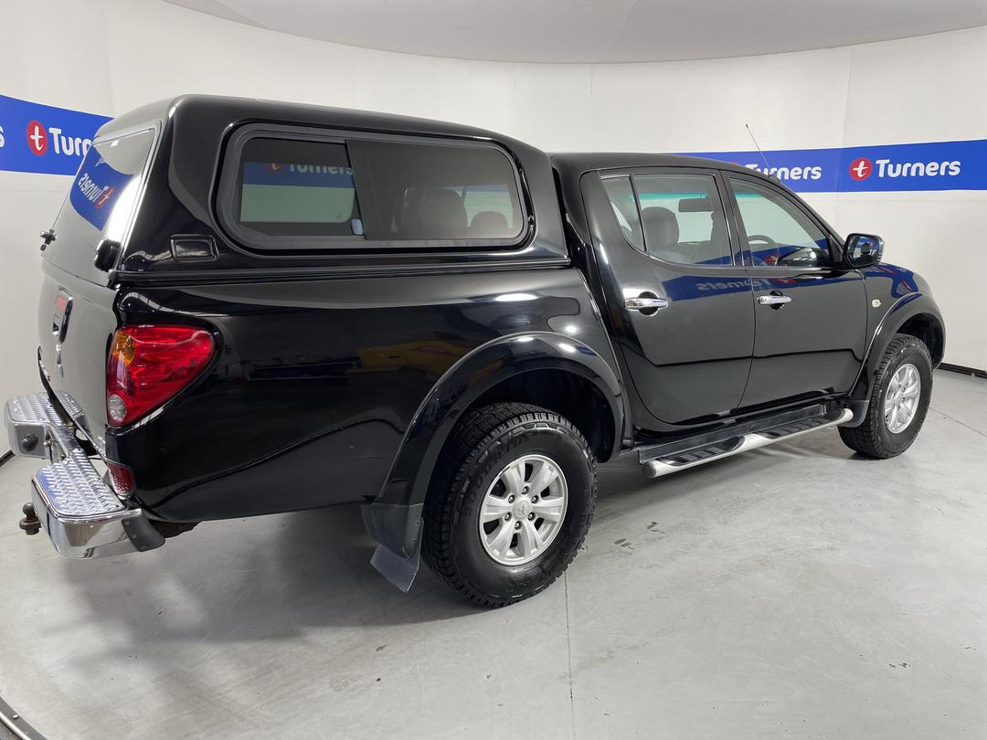 Photo '7' of Mitsubishi Triton