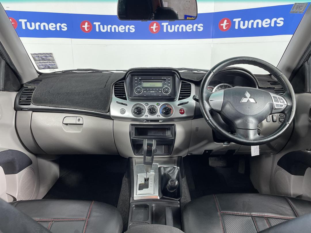 Photo '17' of Mitsubishi Triton