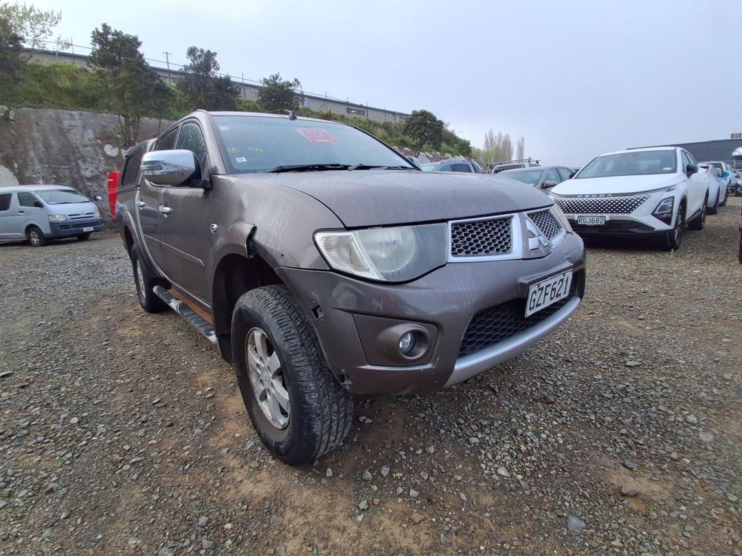 Photo '3' of Mitsubishi Triton D/CAB GLS Photo '3' of Mitsubishi Triton D/CAB GLS