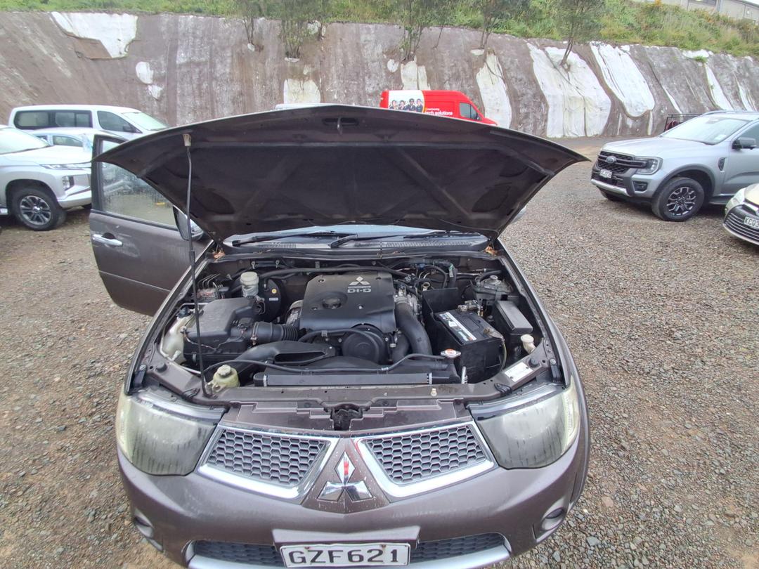 Photo '13' of Mitsubishi Triton D/CAB GLS Photo '13' of Mitsubishi Triton D/CAB GLS