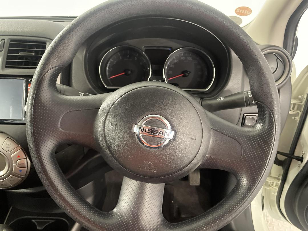 Photo '24' of Nissan Latio Photo '24' of Nissan Latio