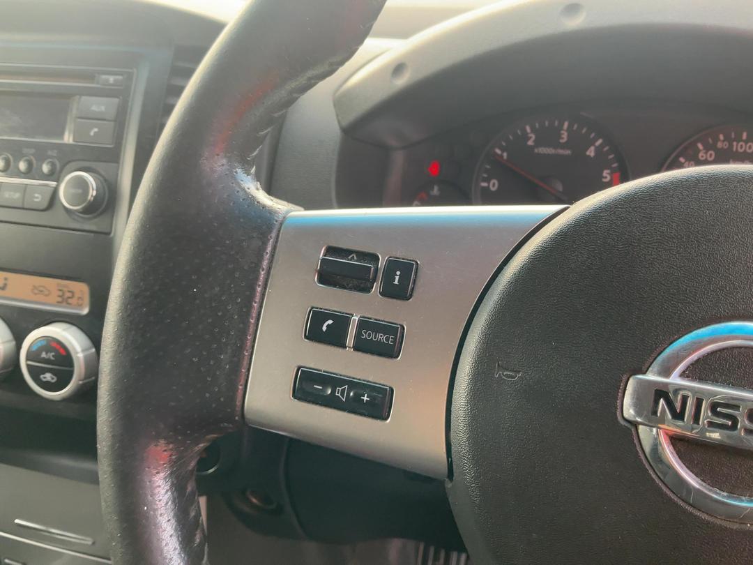 Photo '28' of Nissan Navara