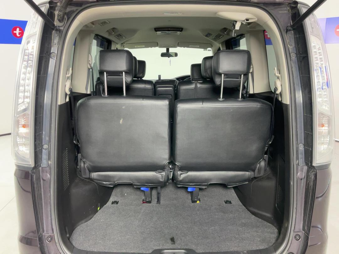Photo '14' of Nissan Serena