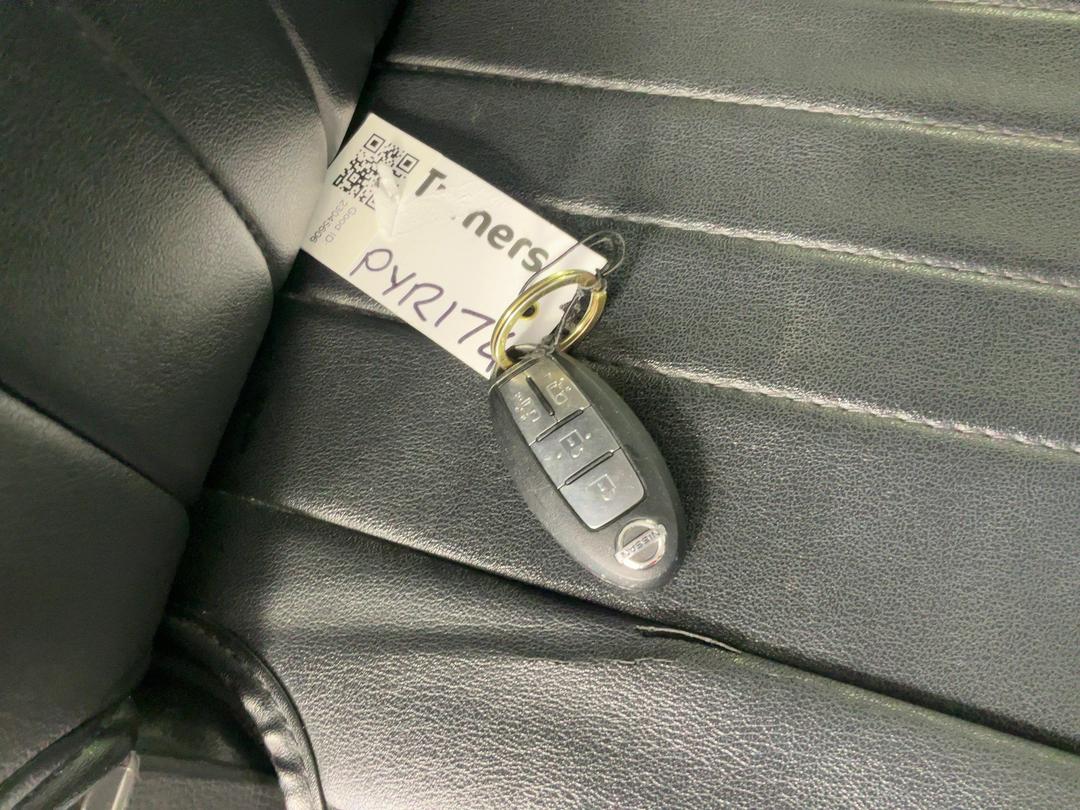 Photo '21' of Nissan Serena