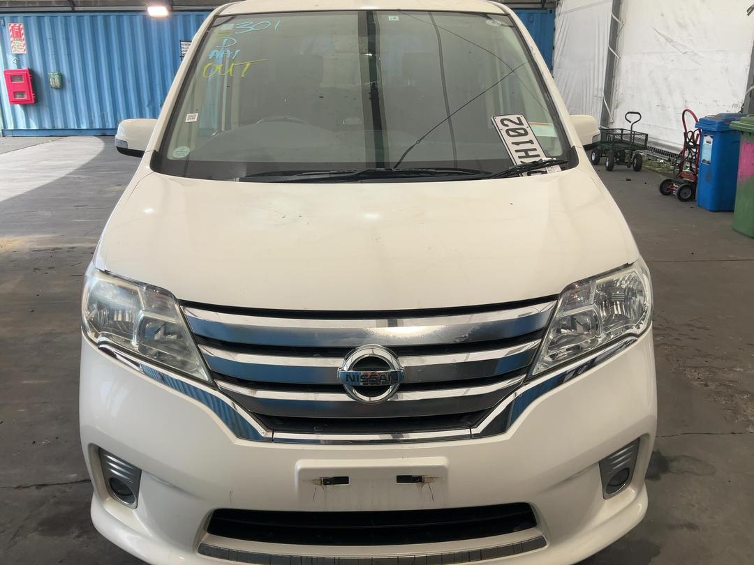 Photo '2' of Nissan Serena Photo '2' of Nissan Serena