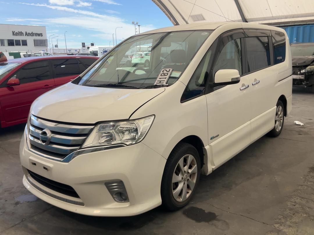 Photo '3' of Nissan Serena Photo '3' of Nissan Serena