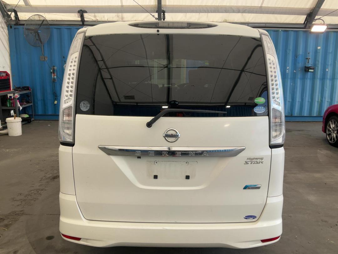Photo '5' of Nissan Serena Photo '5' of Nissan Serena